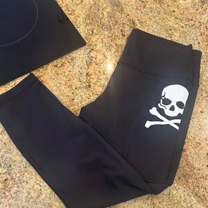 EUC lululemon soul cycle collab Black Skull Print Leggings